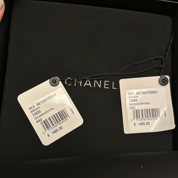 Large CHANEL brooch set of 6 pins. - Picture 3 of 7